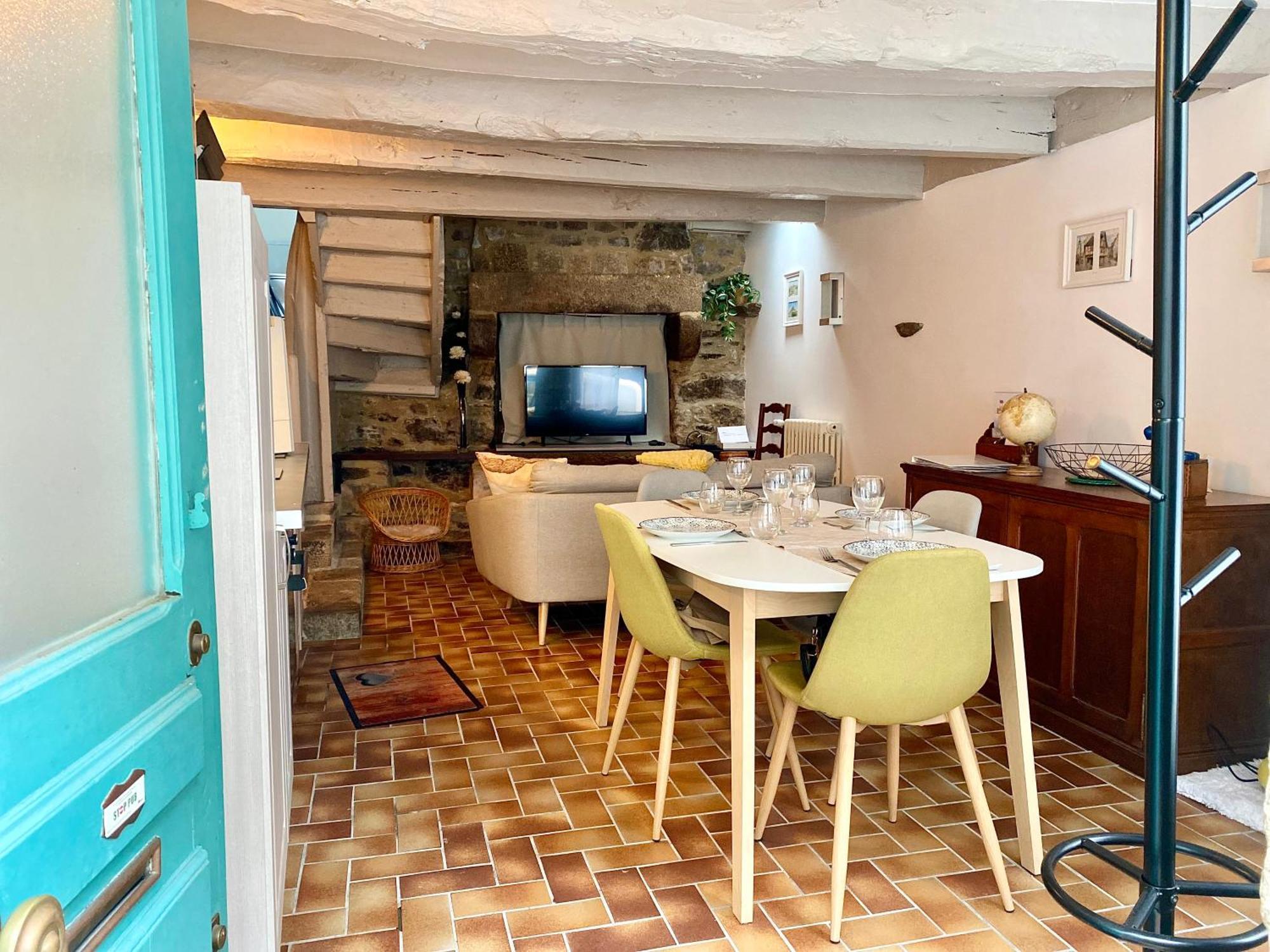 Les Volets Blancs Dinan