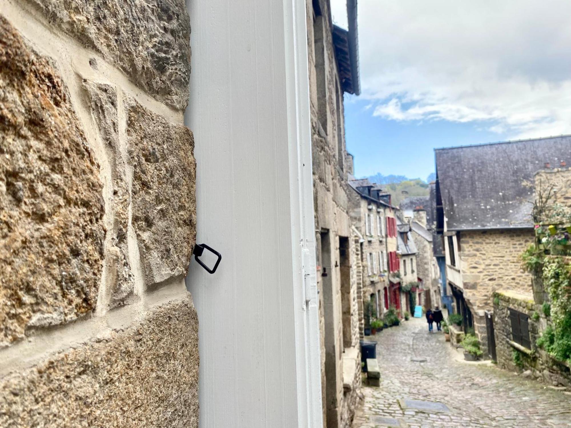 Les Volets Blancs Dinan